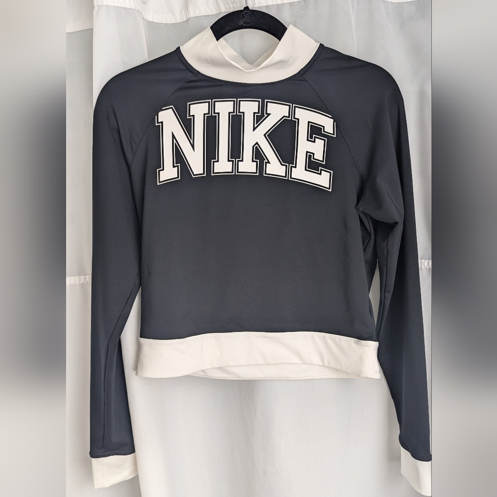 Nike Retro Logo Long Sleeve Crop Top